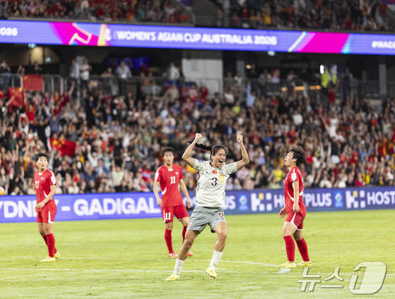 North Korea\'s women\'s soccer team advanced to the quarterfinals of the Women\'s Asian Cup as group runners-up after losing to China / News1