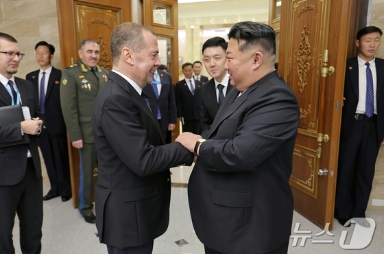 The Rodong Sinmun, the official newspaper of North Korea\'s Workers\' Party, reported on February 11 that Kim Jong Un, the party\'s general secretary, met with Dmitry Medvedev, Russia\'s Deputy Chairman of the Security Council and Chairman of the United Russia party, in Pyongyang on the previous day, on the occasion of the 80th anniversary of the founding of the Workers\' Party, to discuss future plans for developing the alliance relationship / Rodong Sinmun