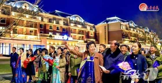 On March 20, Rodong Sinmun, the official newspaper of North Korea’s Workers’ Party, highlighted Saebyeol Street—a housing complex built in Pyongyang for the families of soldiers deployed to Russia—and reported that the North Korean system is a world of great love and loyalty / Rodong Sinmun