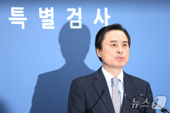 Special Prosecutor Cho Eun-seok is announcing the final results of the investigation into the insurrection and treason cases related to the December 3 emergency martial law incident at the press room of the Seoul High Prosecutors\' Office in Seocho-gu, Seoul, on December 15, 2025 2025.12.15 / News1