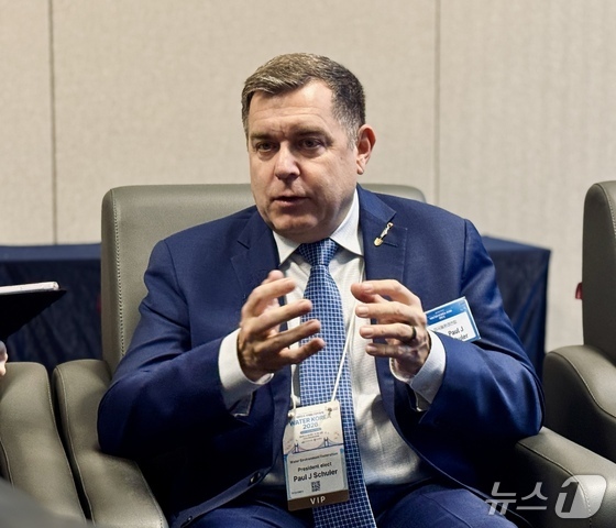 Paul Schüller, the incoming president of the Water Environment Federation (WEF), speaks about the expansion of water-related businesses at BEXCO in Haeundae-gu, Busan, on Wednesday / News1