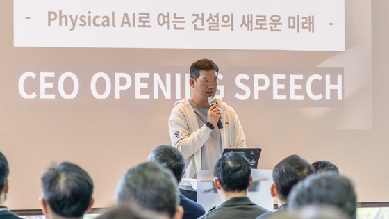 Heo Yoon-hong, CEO of GS Engineering & Construction, is emphasizing the speed and execution of the implementation of Physical AI at the 2026 Executive Workshop / Provided by GS Engineering & Construction