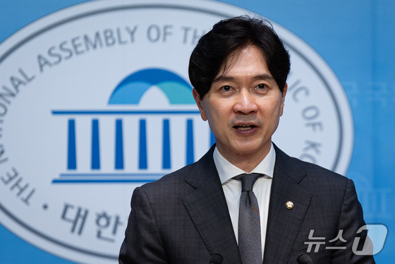 Park Seong-hoon, chief spokesperson for the People Power Party, delivers a commentary at the National Assembly Communication Center in Yeouido, Seoul, on September 17 last year 2025.9.17 / News1