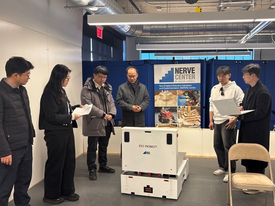 Participating companies in the Global Special Zone are conducting AI robot demonstrations at the NERVE CENTER in Boston, U.S. / Provided by the Korea SMEs and Startups Agency (KOSME)