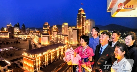 On March 20, Rodong Sinmun, the official newspaper of North Korea’s Workers’ Party, highlighted Saebyeol Street—a housing complex built in Pyongyang for the families of soldiers deployed to Russia—and reported that the North Korean system is a world of great love and loyalty / Rodong Sinmun