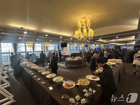 Participants enjoying a dinner following the MedTech Spotlight: New Impact Korea 2026 event held on March 20 at the Sonofelice Convention Center in Gangnam-gu, Seoul 2026.3.20 / News1