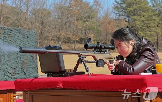 A solo photo of Ju Ae first published in Rodong Sinmun on February 28. Ju Ae is seen firing a sniper rifle alone at an outdoor shooting range / Rodong Sinmun
