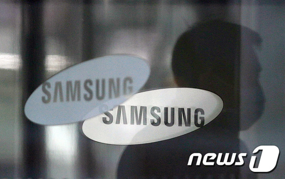 The Samsung logo is seen at Samsung Electronics’ Seocho headquarters. Jan. 8, 2021. / Courtesy of News1