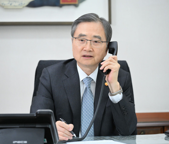 The Ministry of Foreign Affairs announced on Monday that U.S. Secretary of State Marco Rubio emphasized the importance of international cooperation regarding the Strait of Hormuz during a phone call with Foreign Minister Cho Hyun earlier that day / Provided by Ministry of Foreign Affairs