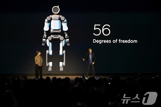 On March 5, one day before the opening of CES 2026, the world\'s largest consumer electronics and information technology (IT) exhibition, Jack Jakowski, Head of Atlas Development at Boston Dynamics, and Aya Dervin, Head of Humanoid Application Strategy at Boston Dynamics, introduced a next-generation electric Atlas prototype model at the Hyundai Motor Group press conference held at the Mandalay Bay in Las Vegas, Nevada, U.S. 2026.1.6 / News1