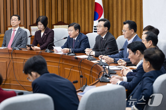 Jeong Jeom-sik, chairman of the People Power Party’s Policy Committee, delivers opening remarks at a parliamentary strategy meeting held at the National Assembly in Yeouido, Seoul, on March 6 2026.3.6 / News1