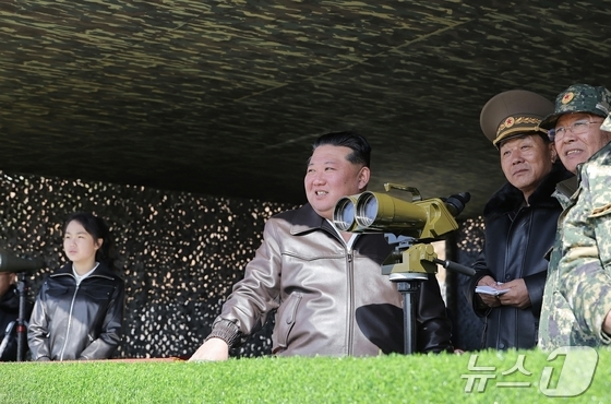 Kim Jong Un, General Secretary of North Korea’s Workers’ Party, and his daughter Ju-ae visited the Pyongyang 60th Training Base, which is directly under the command of the Korean People’s Army Capital Defense Corps, on March 19 / Rodong Sinmun