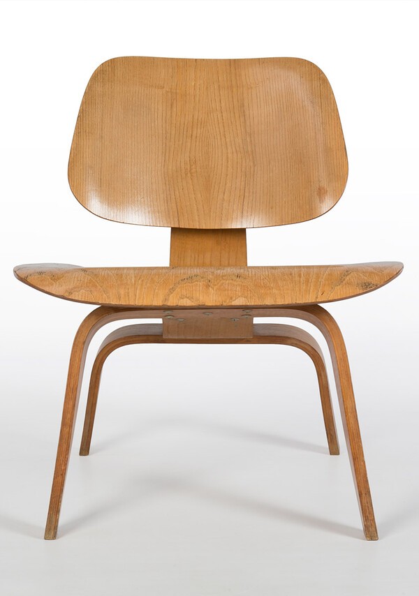 Charles & Ray Eames, LCW (Lounge Chair Wood), 1946, molded plywood, 63.5 × 57.2 × 64.8 cm, San Francisco Museum of Modern Art.