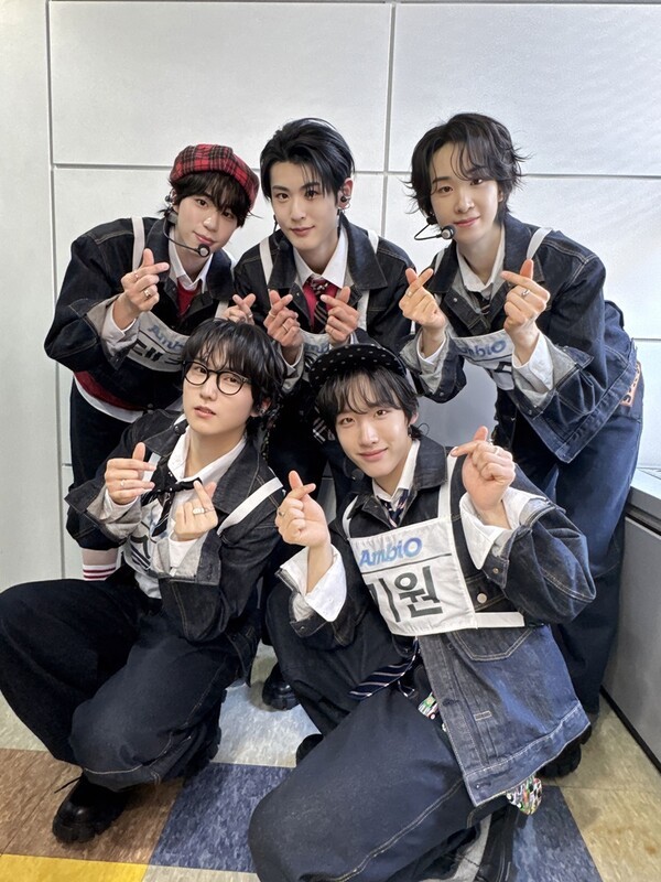 사진 = 엠비오(음방 비하인드 컷)