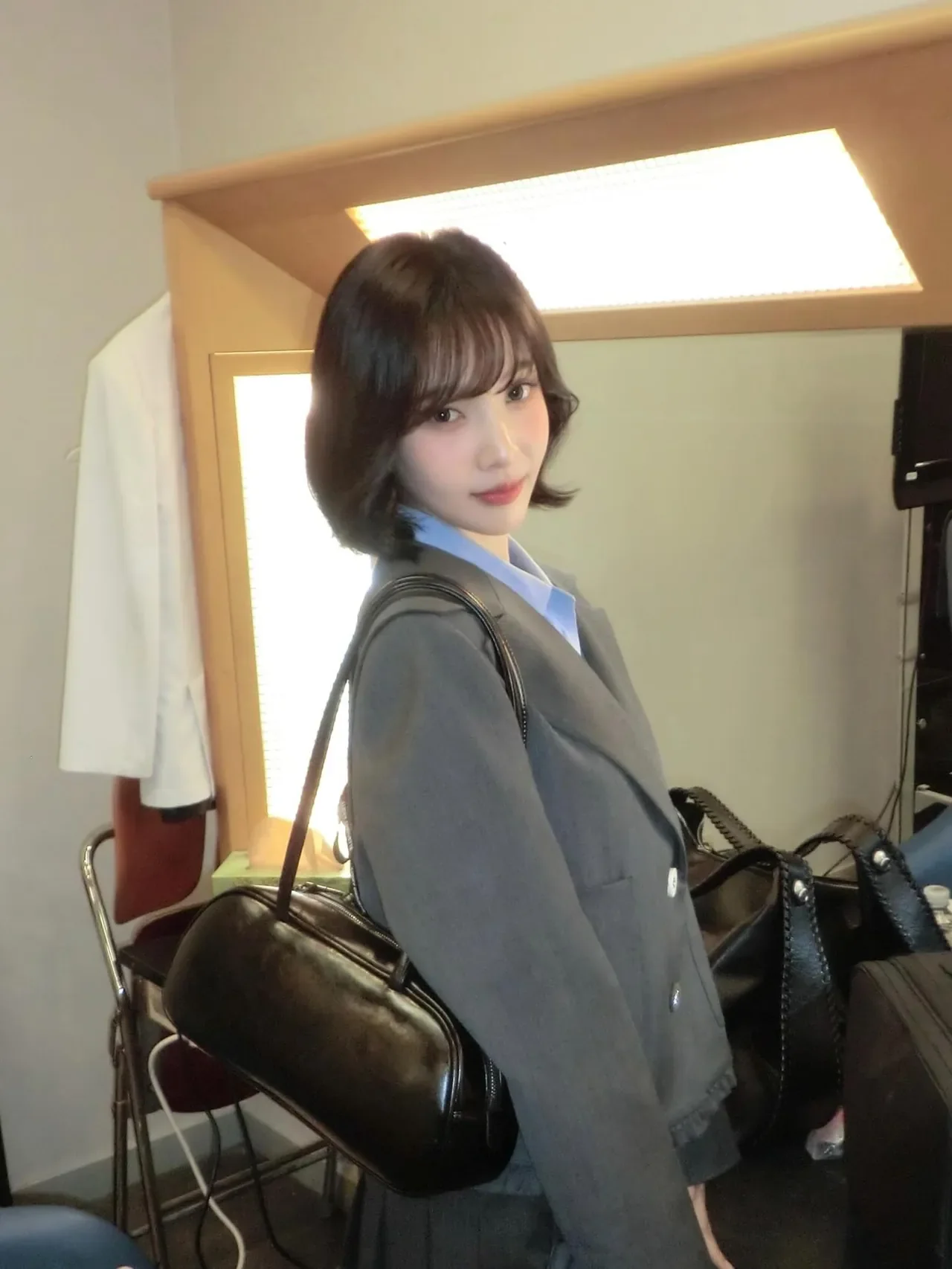 Elevate Your Office Style: How to Achieve Joy’s Chic Dark Gray Blazer Look