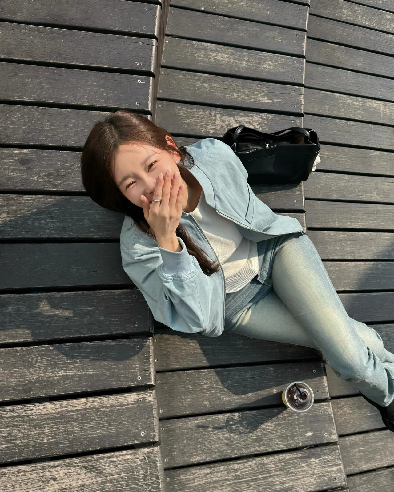 &nbsp;     Wide denim pants | Light-wash denim echoes the outer for a leg‑lengthening effect / Photo: Kim Yoon-hee Instagram