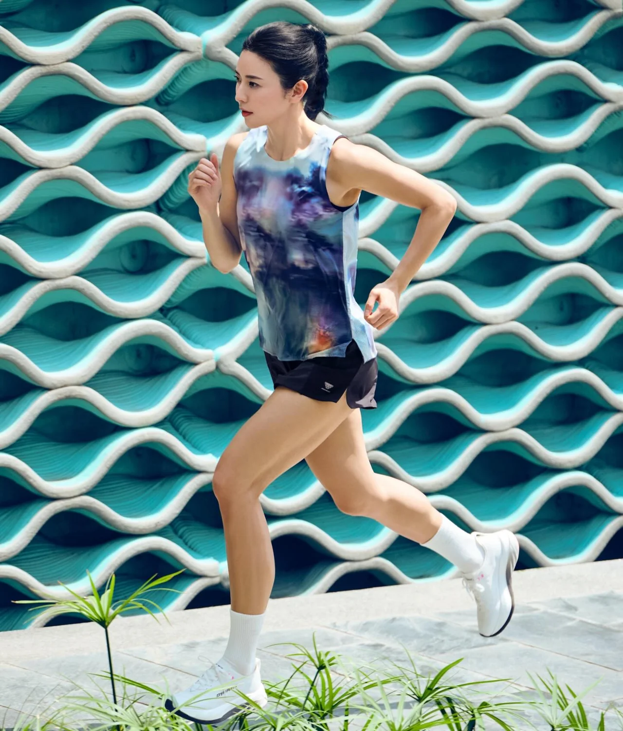 Elevate Your Running Style: Discover Kim Ji-eun’s Must-Have Graphic Sleeveless Tops for 2026