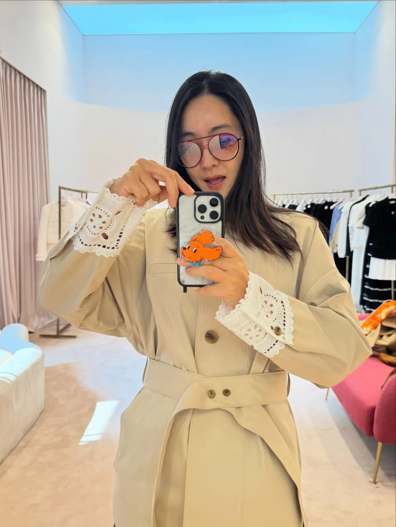 &nbsp;     Lace-cuff coat | Delicate eyelet lace at the sleeve ends adds a surprising charm to a neutral beige coat /Photo: Seo Hyo-rim\'s Instagram