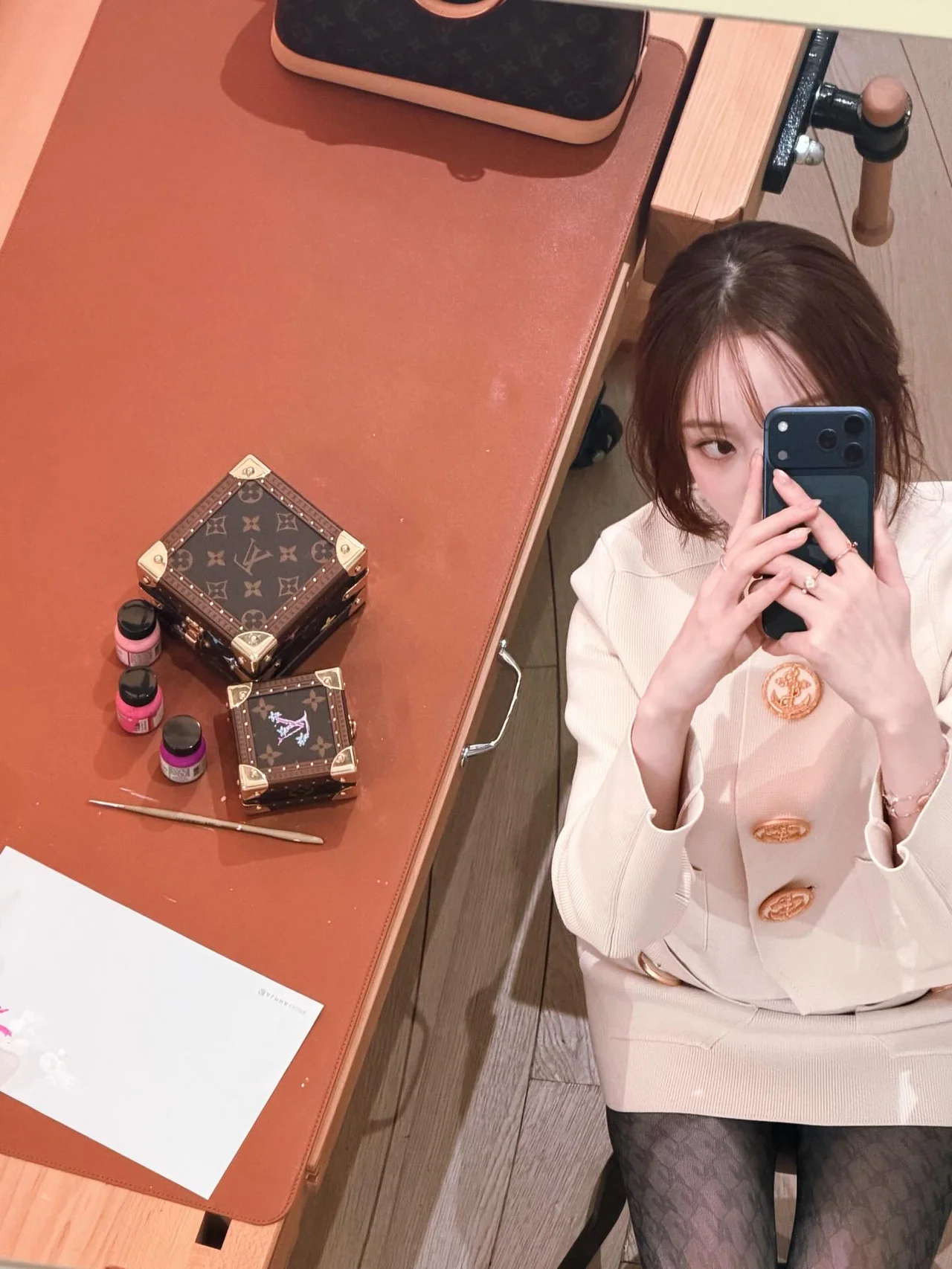 How to Style a Chic White Outfit for Art Exhibitions: Tips from Youngseo