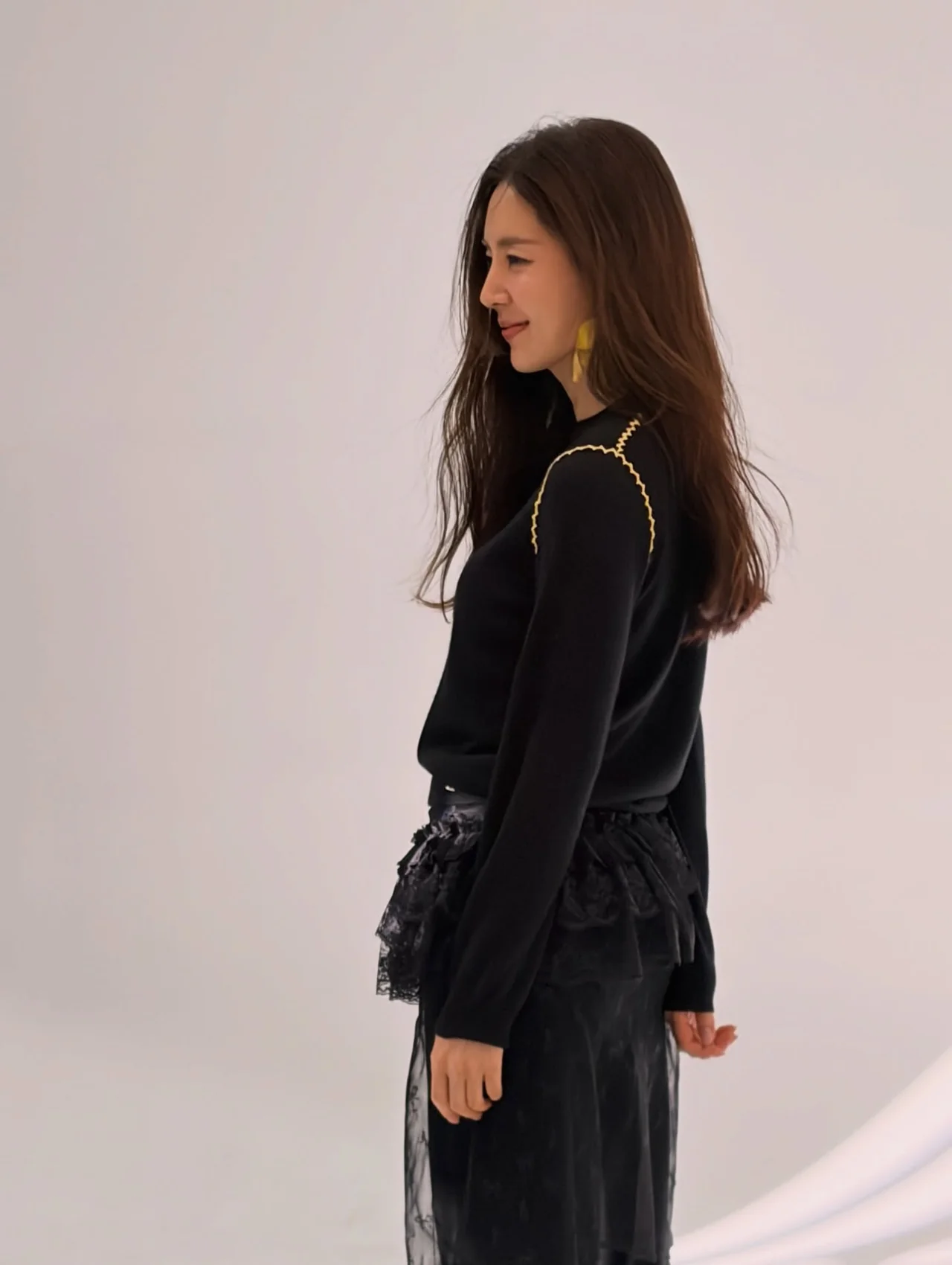 Pearl necklace & lace inner | A playful mix: classic pearls and delicate lace layered over a sporty gray zip-up. / Photo: Han Chae-ah Instagram