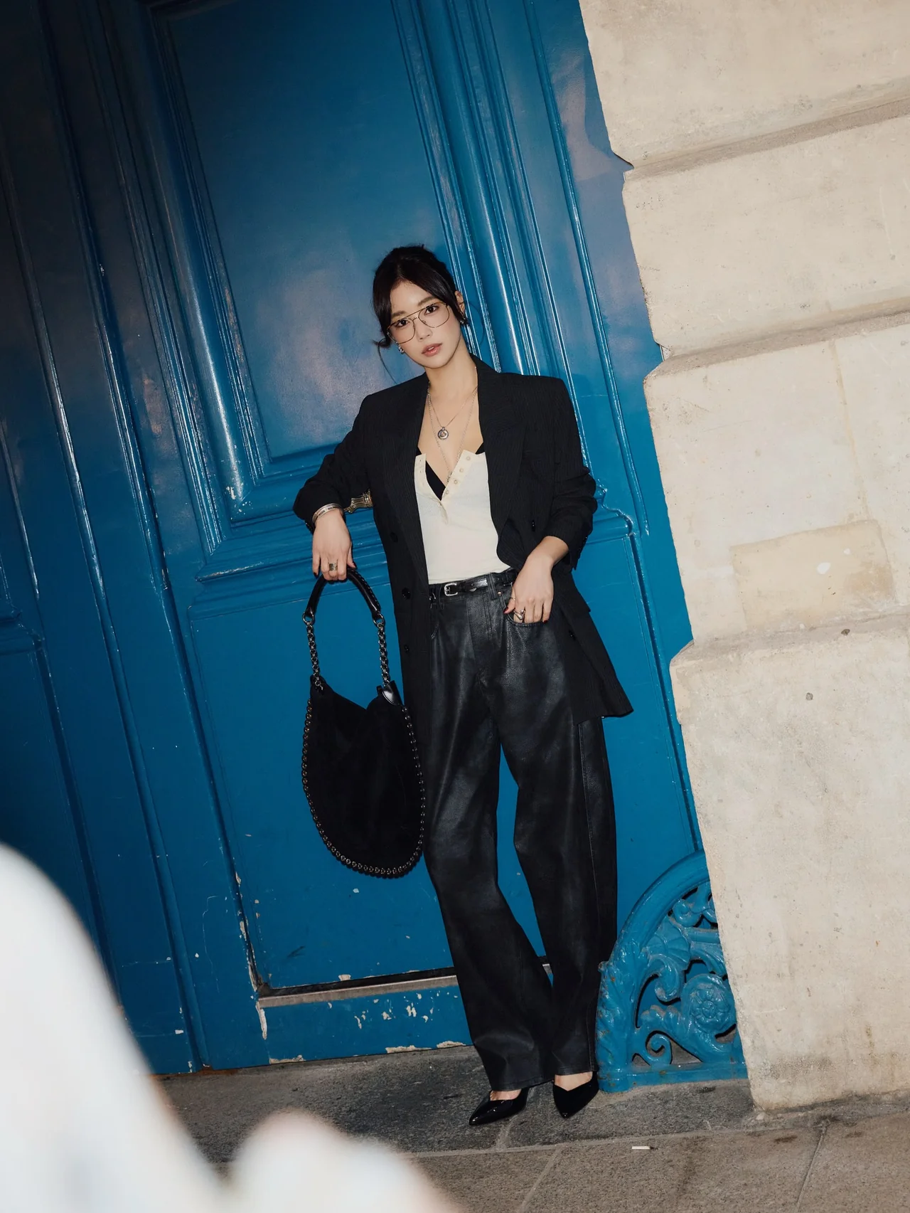 Pinstripe jacket | A chic silhouette finished with an oversized fit that emphasizes the shoulders /Photo: Ki Eun-se\'s Instagram