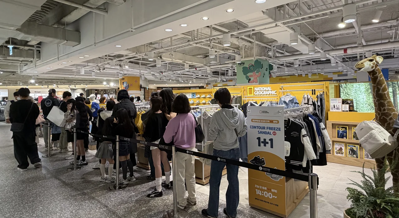 Why Parents Are Queuing Up: The Success of Limited Edition Kids’ Sandals by National Geographic