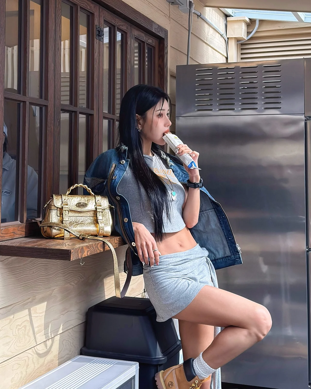 Denim jacket | Oversized denim jacket with a vintage wash and zipper detail / Photo = Park Si-hyun Instagram