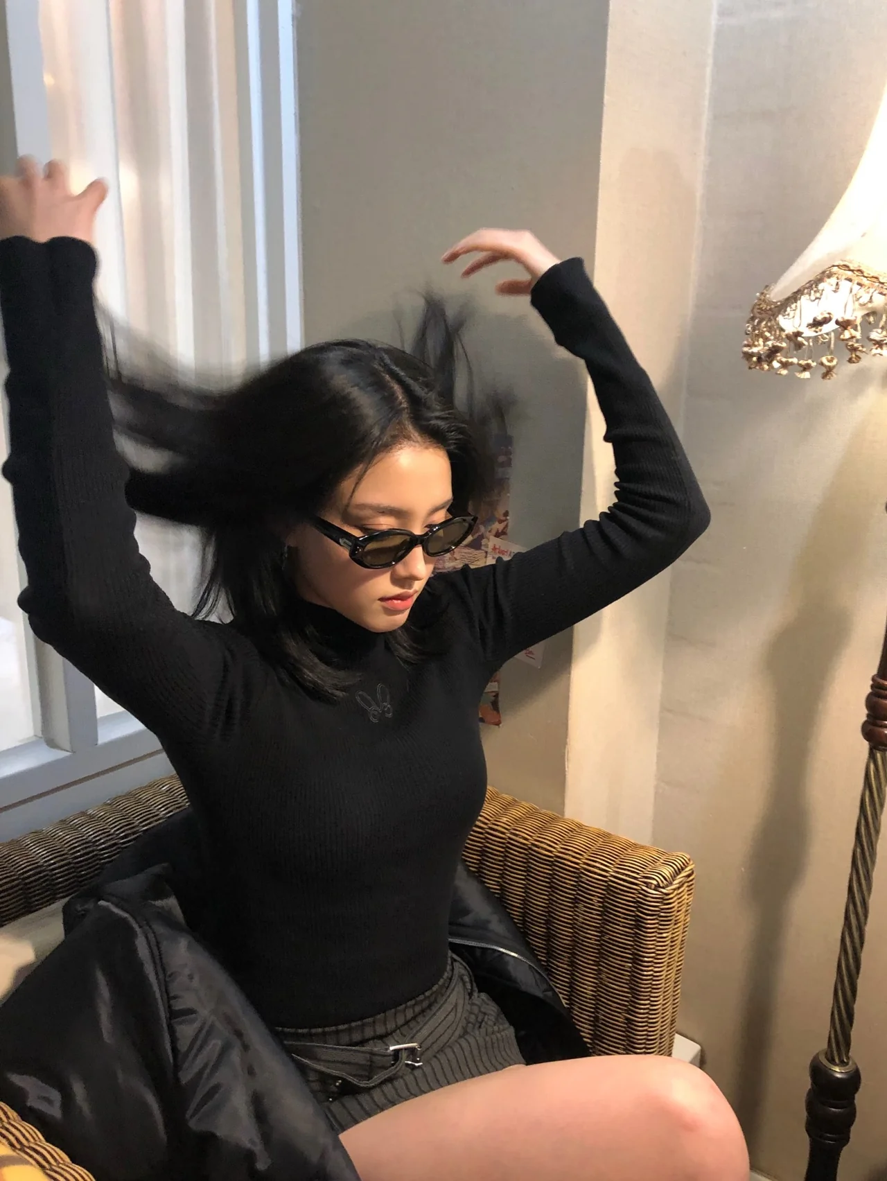 &nbsp;     Tight turtleneck & oversized sunglasses | A slim silhouette balanced by edgy accessories / Photo: STAYC Yoon Instagram