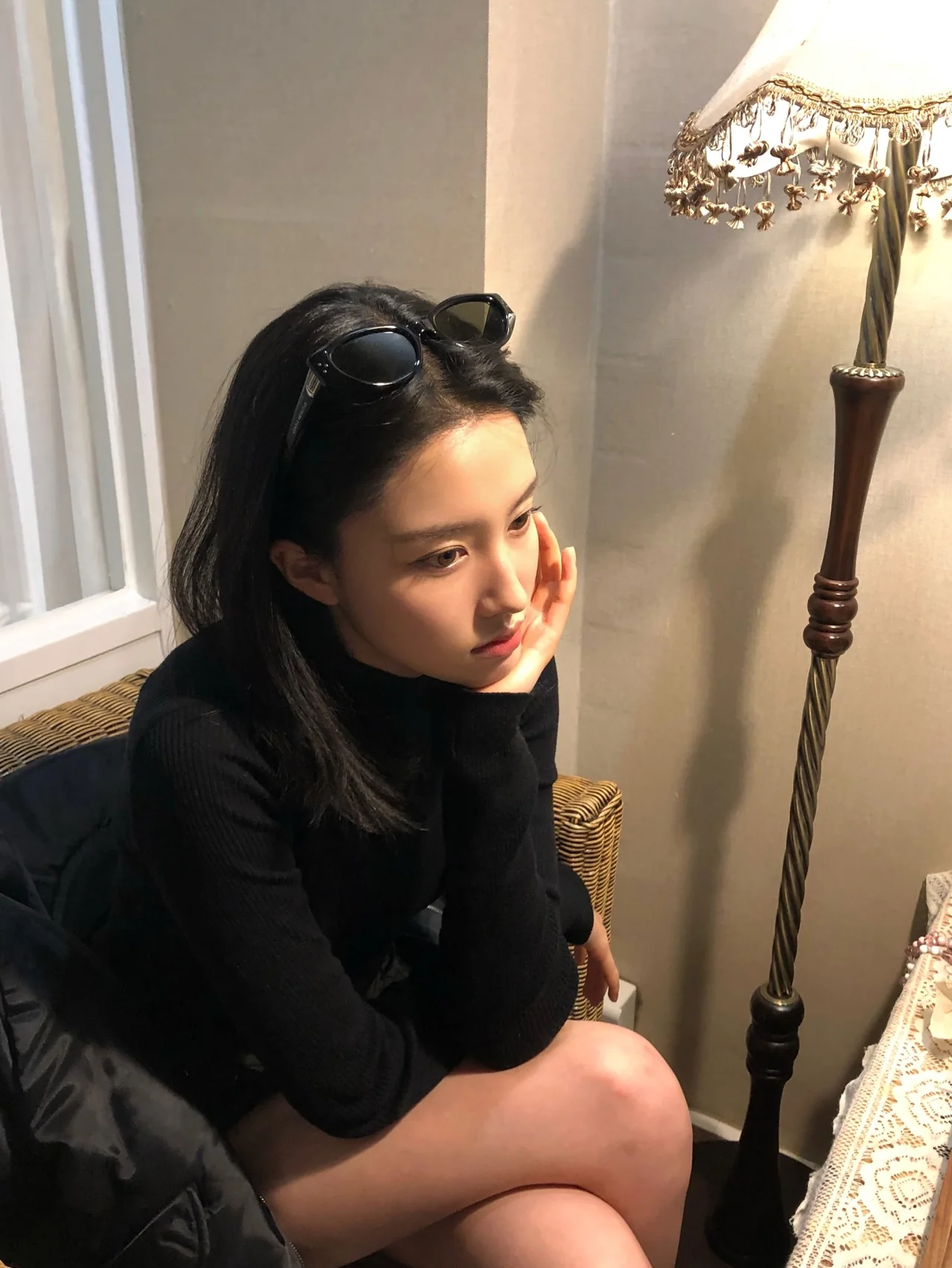 &nbsp;     Minimal black look | Modern all-black styling that contrasts with the quiet backdrop / Photo: STAYC Yoon Instagram