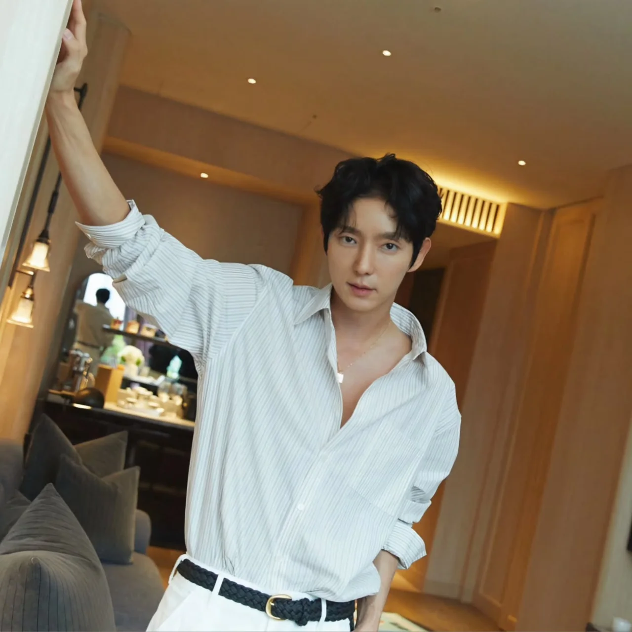 Stripe shirt | A subtle pattern creates a classic yet breezy mood /Photo: Lee Joon-gi Instagram