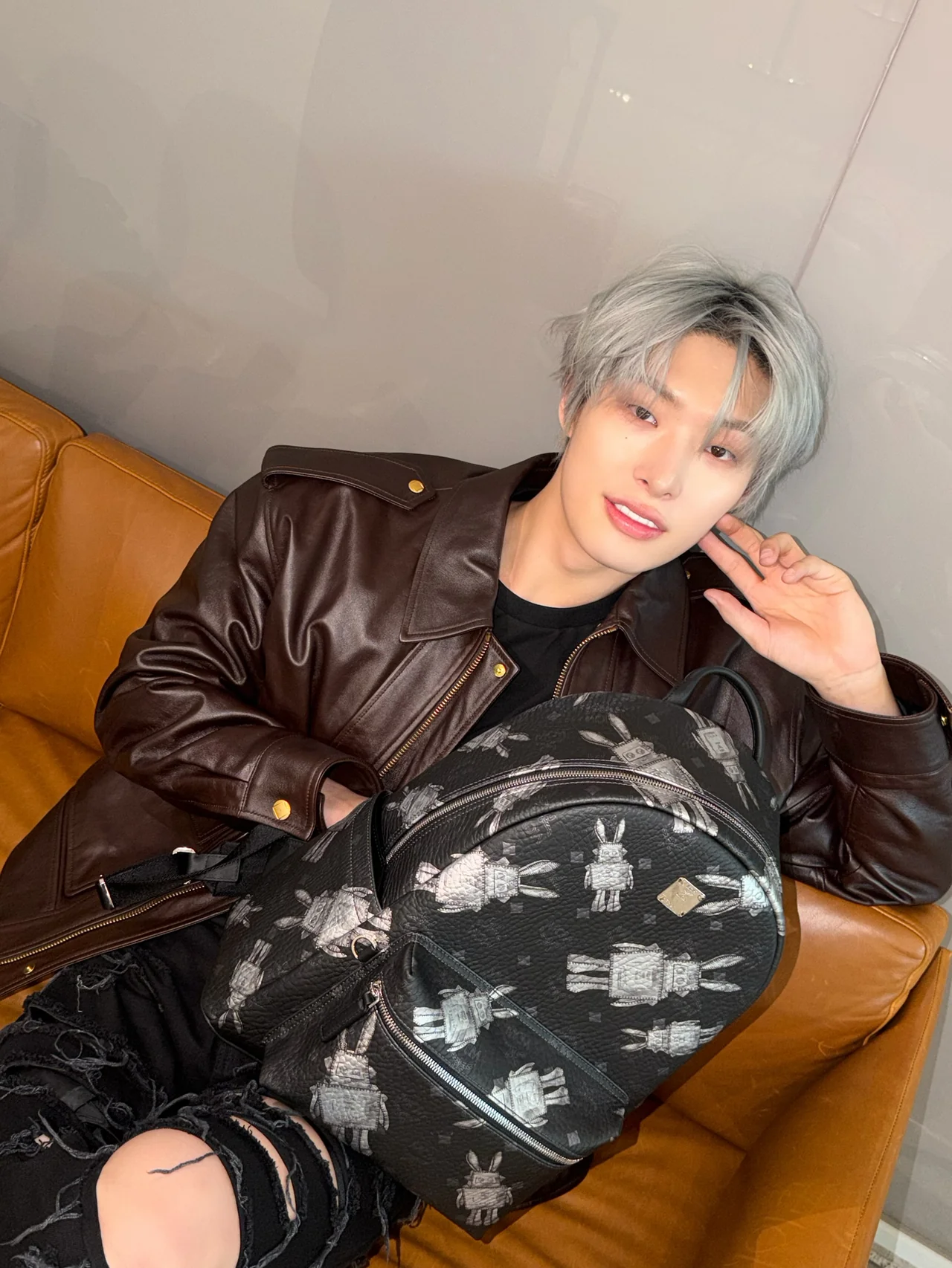 ATEEZミンギの空港ファッションが話題…個性派バックパックで魅せた最旬