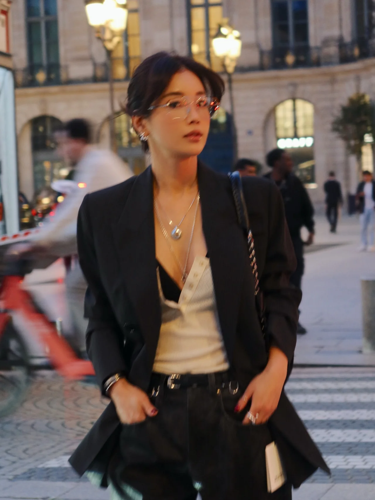 Henley top & layered necklaces | Silver jewelry at a deep neckline creates a refined focal point /Photo: Ki Eun-se\'s Instagram