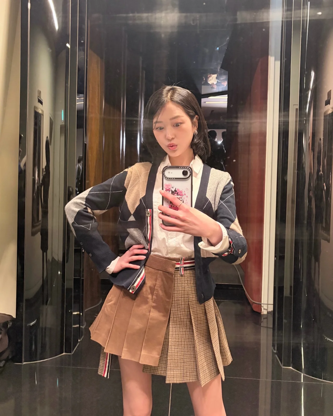 Argyle cardigan | Navy and beige color blocking creates a calm, sculpted silhouette / Photo: Jang Da-a’s Instagram