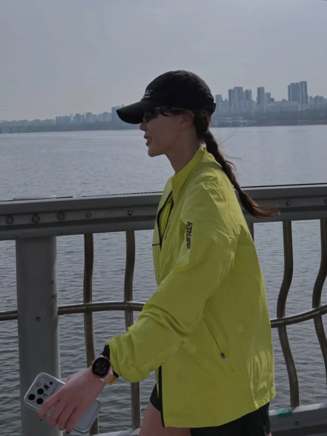 Im Soo-hyang completes a full yellow runner set with a neon-yellow jacket, New Balance yellow sneakers and neon socks. /Photo = Im Soo-hyang Instagram