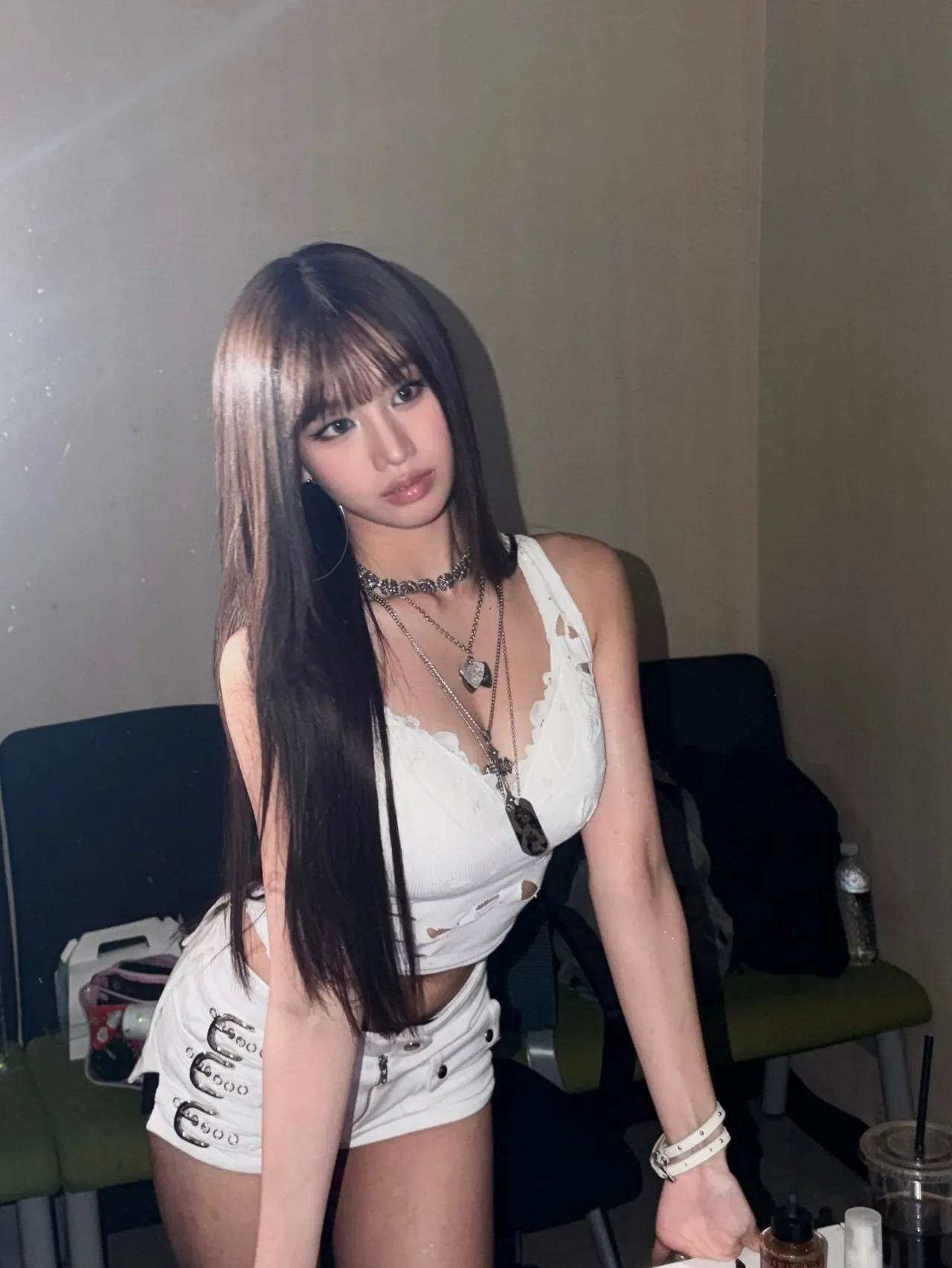 &nbsp;     Natti shared behind-the-scenes shots that complete her stage look with a white lace top and buckle shorts. /Photo=Natti Instagram