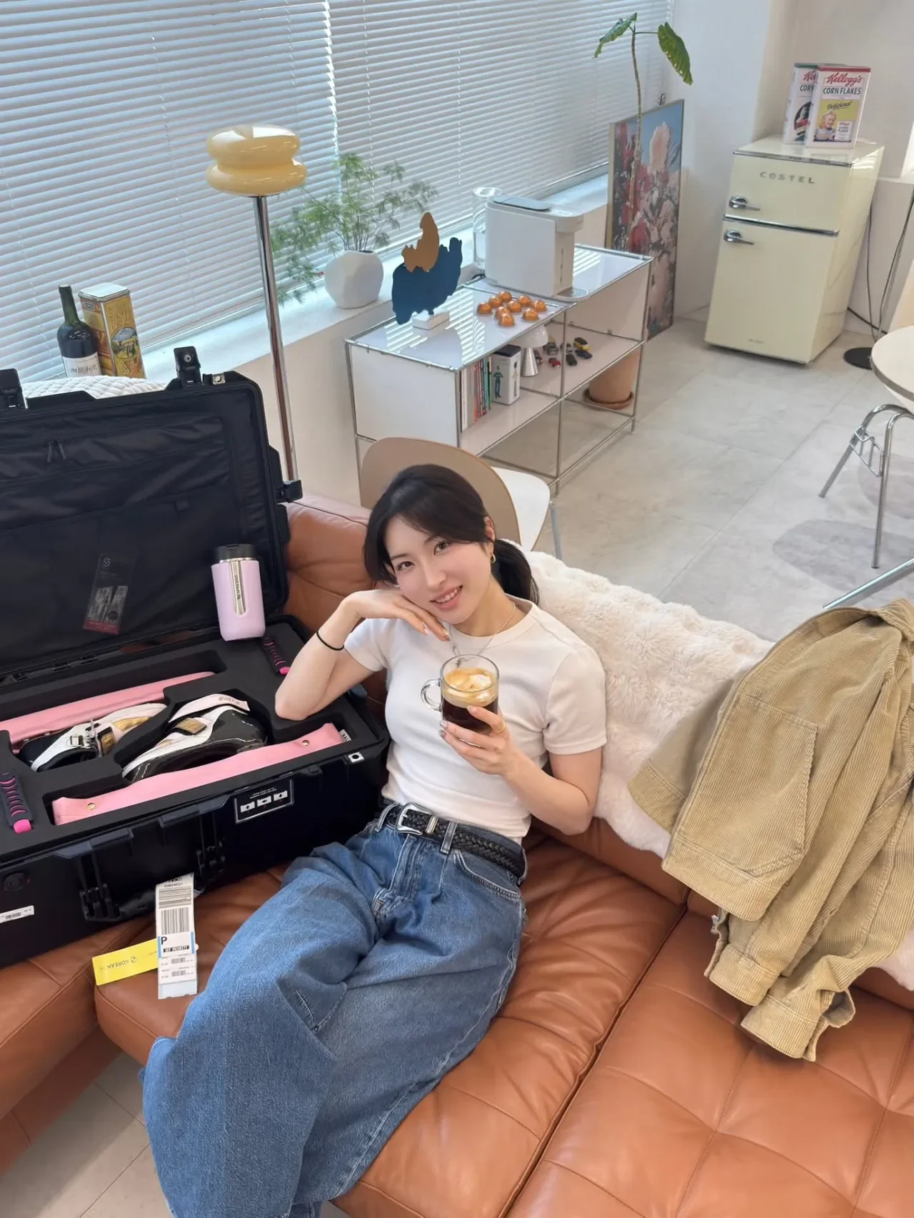 &nbsp;     Kim Gilli completes a spring at-home casual look with a beige corduroy jacket and wide jeans. /Photo: Kim Gilli Instagram