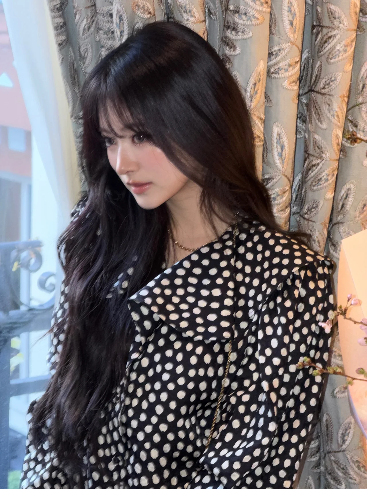 Anna poses in a black polka-dot dress. /Photo: MEOVV Instagram