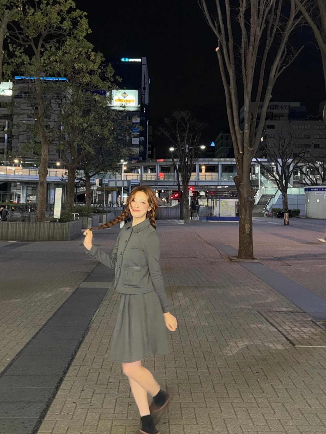 How to Master Preppy Style: Mun Sua’s Guide to Chic Gray Outfits