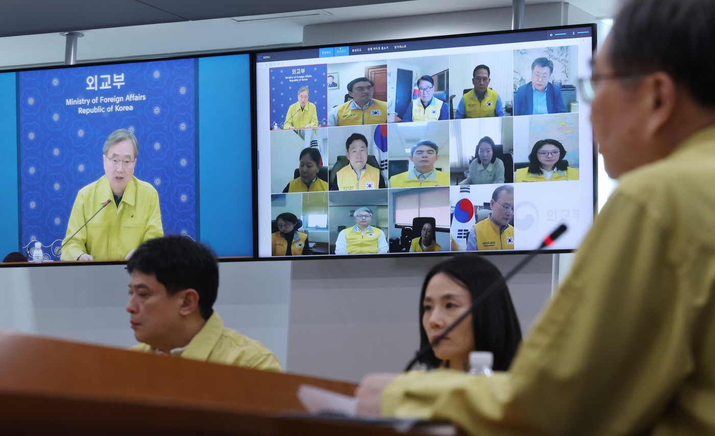 재외국민보호대책본부 회의<YONHAP NO-4486>