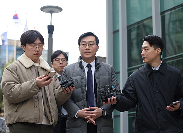 질문 답하는 장경태 의원<YONHAP NO-6189>