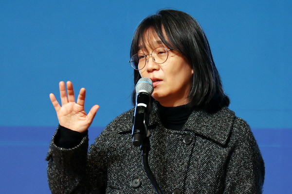 노벨 문학상에 소설가 한강…한국 작가 최초 수상 쾌거