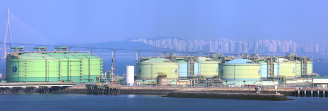 인천 송도 한국가스공사 인천생산기지 LNG 저장탱크<YONHAP NO-4508>