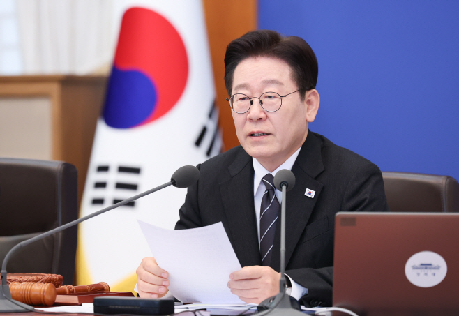 이재명 대통령, 국무회의 발언<YONHAP NO-3109>
