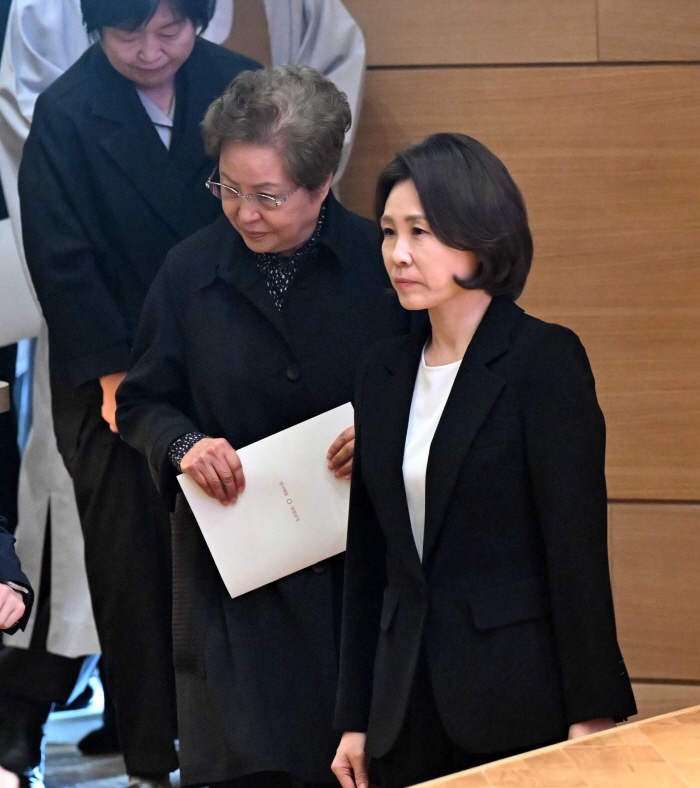 김혜경 여사, 고 이해찬 전 총리 49재 참석