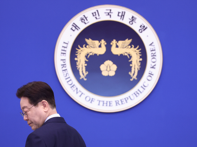 이재명 대통령, 수석보좌관회의 참석<YONHAP NO-3072>