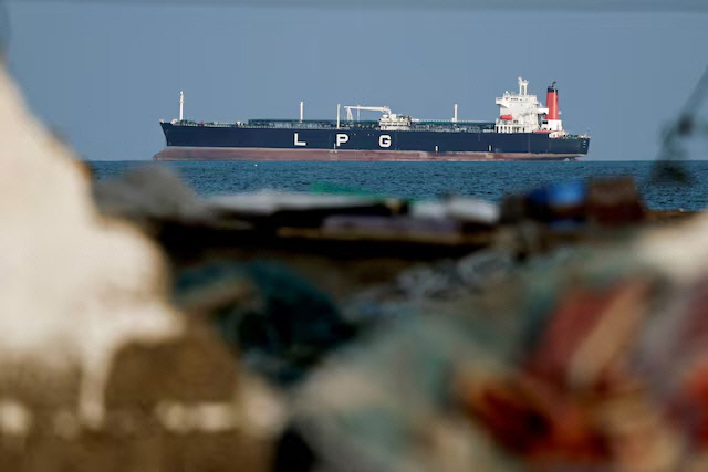 Iran Opens Hormuz Strait to Non-Enemy Ships: What This Means for Global Oil Supply