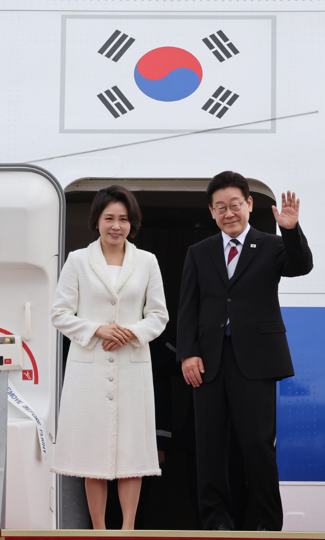 이재명 대통령, 싱가포르ㆍ필리핀 국빈방문<YONHAP NO-3732>