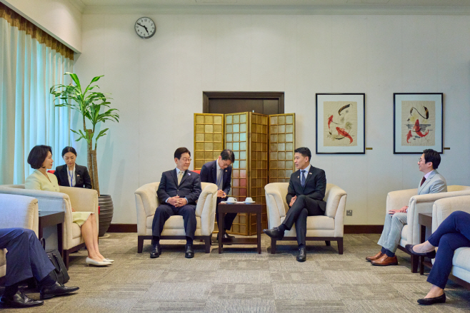 싱가포르 도착한 이재명 대통령