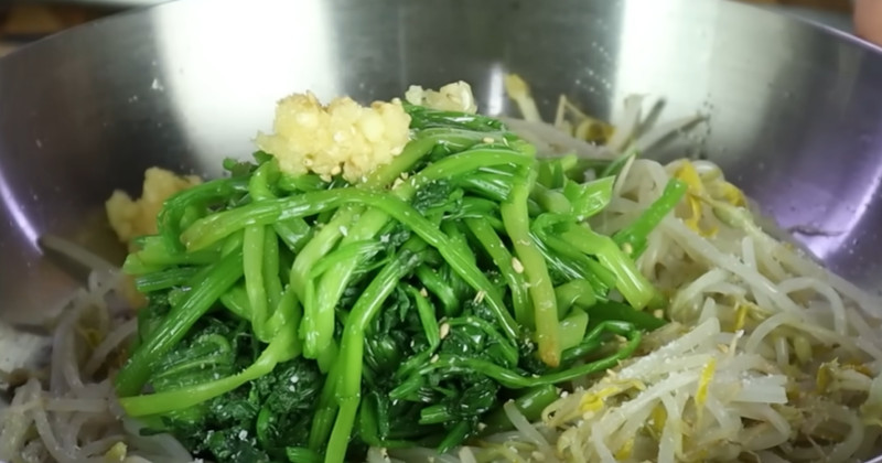 How to Make Perfectly Crunchy Bean Sprout and Water Celery Salad Without Salt: A Step-by-Step Guide