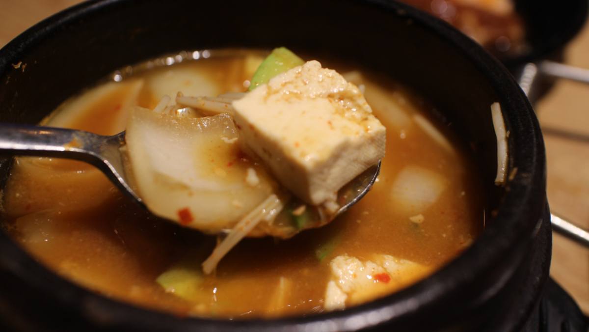 Doenjang stew stock photo / doronong-shutterstock.com
